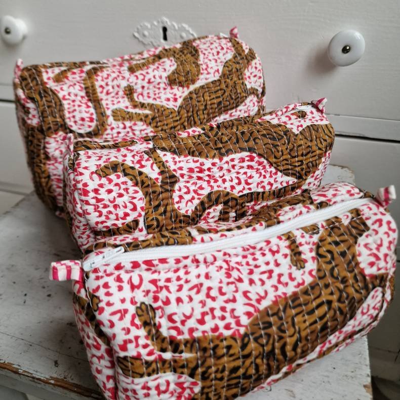 Rdt mnster Indiske Bloktrykte kosmetik/toilettasker med store tigere