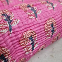  Pink Indiske Bloktrykte kosmetik/toilettasker med grafiske trer.