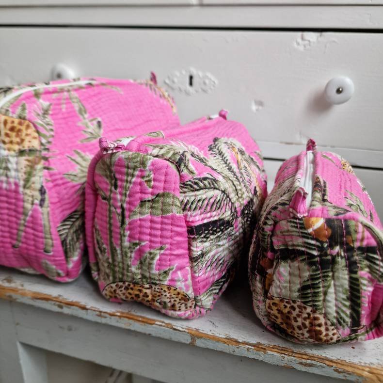 Pink Indiske Bloktrykte kosmetik/toilettasker med tigere og palmer.