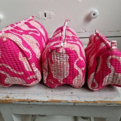 Pink Indiske Bloktrykte kosmetik/toilettasker med tigere.