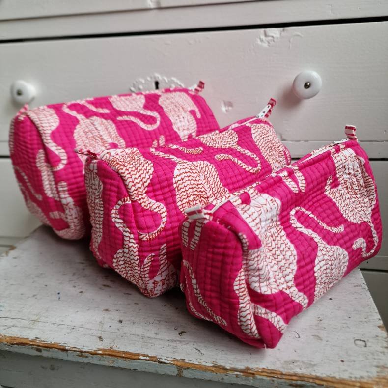 Pink Indiske Bloktrykte kosmetik/toilettasker med tigere.