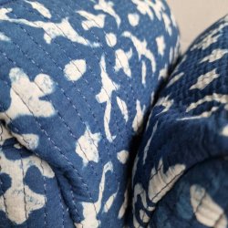 Bl Indiske Bloktrykte kosmetik/toilettasker med fldefarvet naivt grafisk mnster