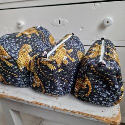 Sorte Indiske Bloktrykte kosmetik/toilettasker med tigere og grnt lv