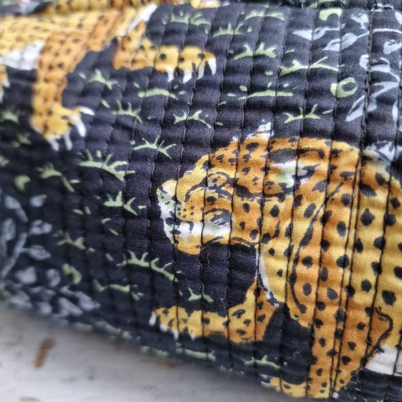 Sorte Indiske Bloktrykte kosmetik/toilettasker med tigere og grnt lv