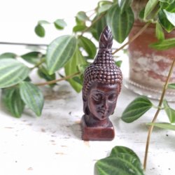 Buddha med h�j spids