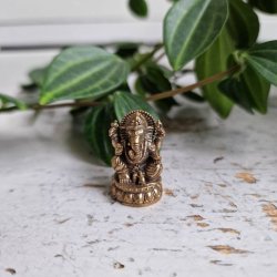 Lille Ganesha figur i messing � Spirituel dekoration og symbol p� nye begyndelser