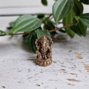 Lille Ganesha figur i messing � Spirituel dekoration og symbol p� nye begyndelser