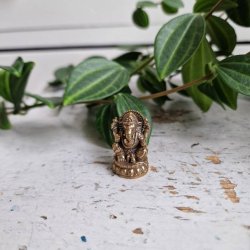 Lille Ganesha figur i messing � Spirituel dekoration og symbol p� nye begyndelser