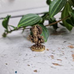 St�ende Ganesha figur i messing � Spirituel dekoration og symbol p� styrke og fremgang