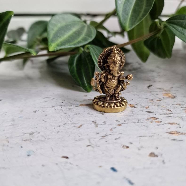 St�ende Ganesha figur i messing � Spirituel dekoration og symbol p� styrke og fremgang
