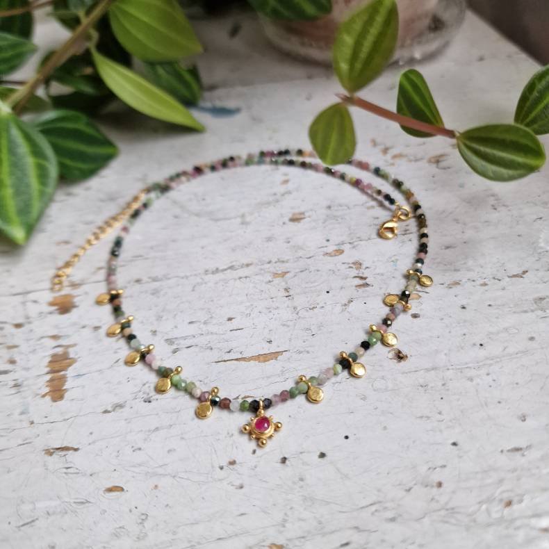 Turmalin halsk�de med ryby vedh�ng og smukke m�nter