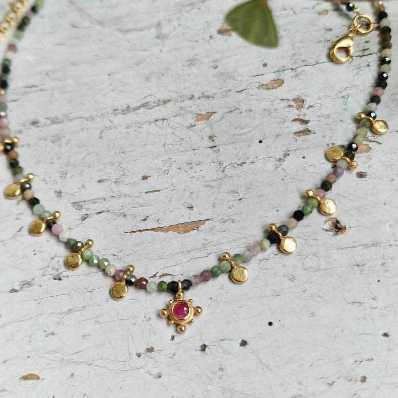 Turmalin halsk�de med ryby vedh�ng og smukke m�nter