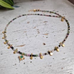 Turmalin halsk�de med gr�n onyx vedh�ng og smukke m�nter