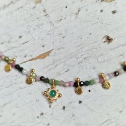 Turmalin halsk�de med gr�n onyx vedh�ng og smukke m�nter