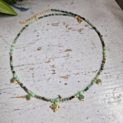 Afrikansk turkis halsk�de med amazonite og smukke vedh�ng