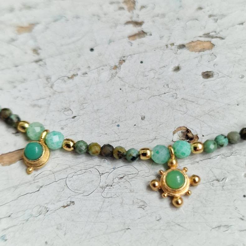 Afrikansk turkis halsk�de med amazonite og smukke vedh�ng