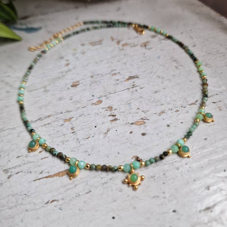 Afrikansk turkis halsk�de med amazonite og smukke vedh�ng