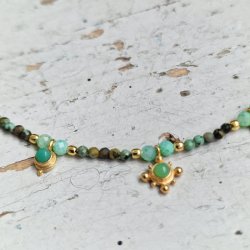 Afrikansk turkis halsk�de med amazonite og smukke vedh�ng