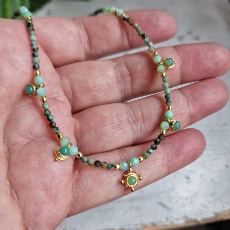 Afrikansk turkis halsk�de med amazonite og smukke vedh�ng