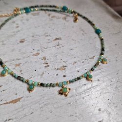 Amazonit og afrikansk halsk�de med smukke vedh�ng