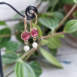 Petite pink quarts med perle