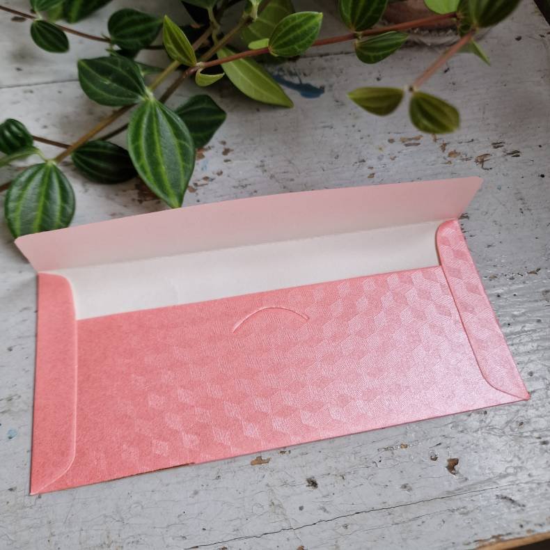 Lyser�d kuvert med guldtryk