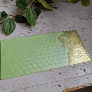 Lysegr�n kuvert med guldtryk