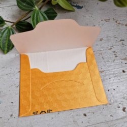 Orange kuvert, lille med guldtryk