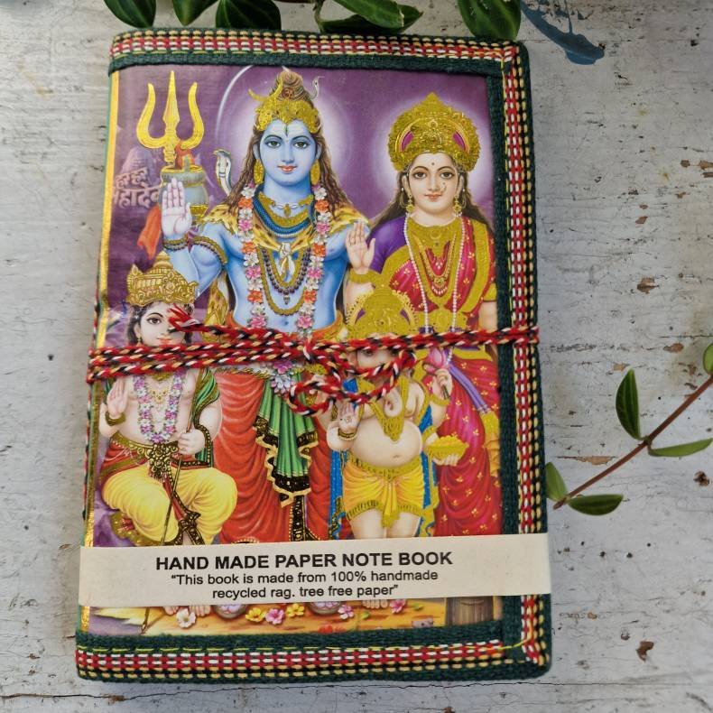 H�ndlavet notesbog med Shiva, Parvati og Ganesha M