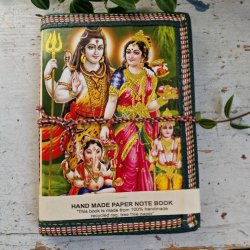 H�ndlavet bog med guldtryk af Shiva, Parvati og Ganesha M