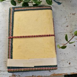 H�ndlavet bog med guldtryk af Shiva, Parvati og Ganesha M