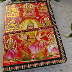 H�ndlavet bog med Lakshmi M