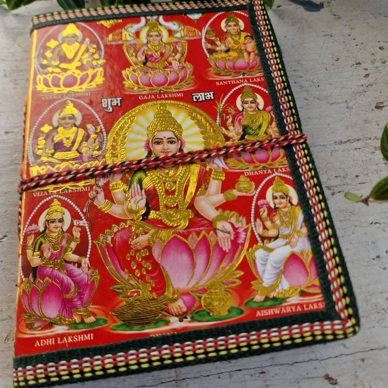H�ndlavet bog med Lakshmi M