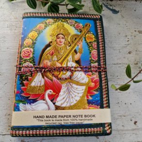 H�ndlavet bog med SarasWati M
