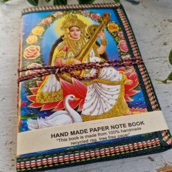 H�ndlavet bog med SarasWati M