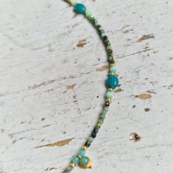 Amazonit og afrikansk halsk�de med smukke vedh�ng