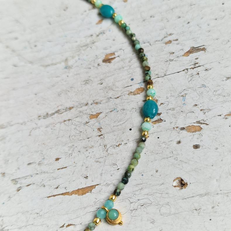 Amazonit og afrikansk halsk�de med smukke vedh�ng