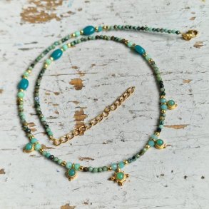 Amazonit og afrikansk halsk�de med smukke vedh�ng