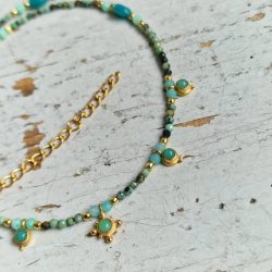 Amazonit og afrikansk halsk�de med smukke vedh�ng