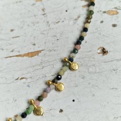 Turmalin halsk�de med ryby vedh�ng og smukke m�nter