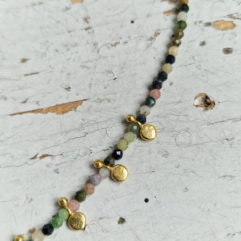 Turmalin halsk�de med ryby vedh�ng og smukke m�nter