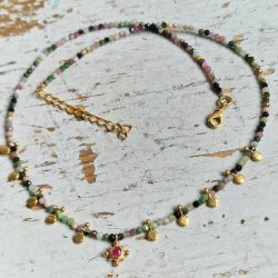 Turmalin halsk�de med ryby vedh�ng og smukke m�nter