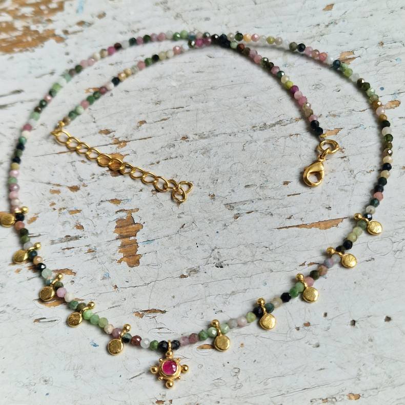 Turmalin halsk�de med ryby vedh�ng og smukke m�nter