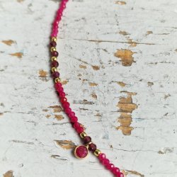 Rubin og granat halsk�de med smukke vedh�ng