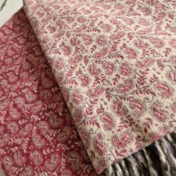 Meditationst�ppe m�rk rosa/fl�de med lys lilla frynser
