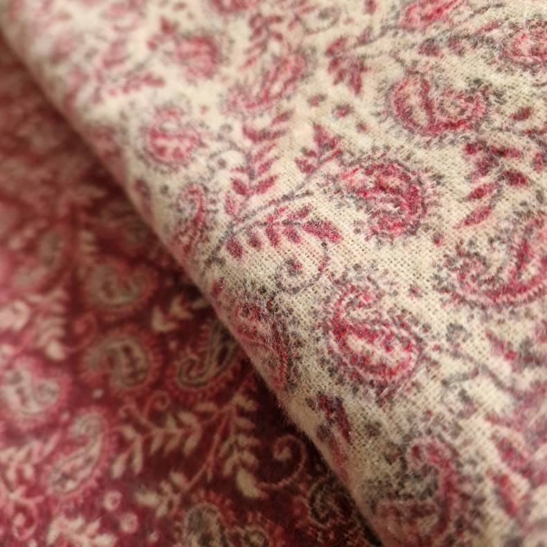 Meditationst�ppe m�rk rosa/fl�de med lys lilla frynser