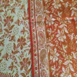 Meditationst�ppe br�ndt orange/brun/r�d og r�hvid