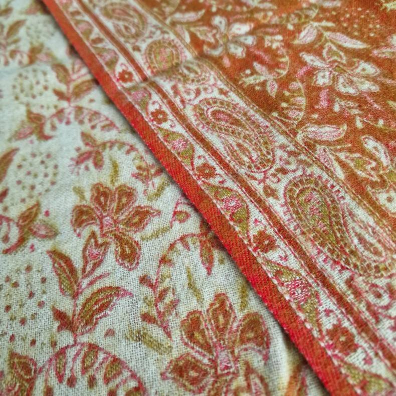 Meditationst�ppe br�ndt orange/brun/r�d og r�hvid