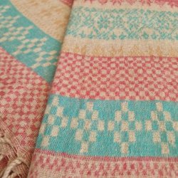 Grafisk uldt�ppe rosa tern pink/turkis/gul