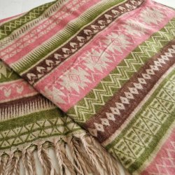 Grafisk uldt�ppe rosa/gr�n/beige